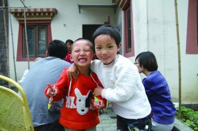 记者回访映秀遇地震宝宝(图)|马福其|地震|记者