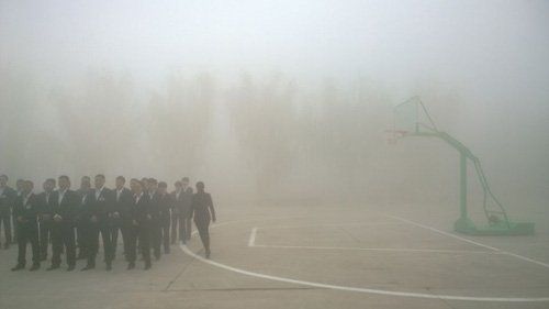 北京今日重度雾霾 烟锁重楼 (组图)