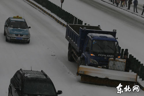 װ�й�ˢ����ѩ����·����ҵ������������ κ���� ��