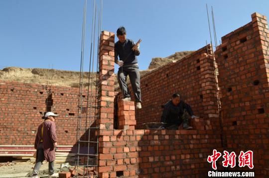 甘肃岷县地震灾区民房重建陆续开工(图)