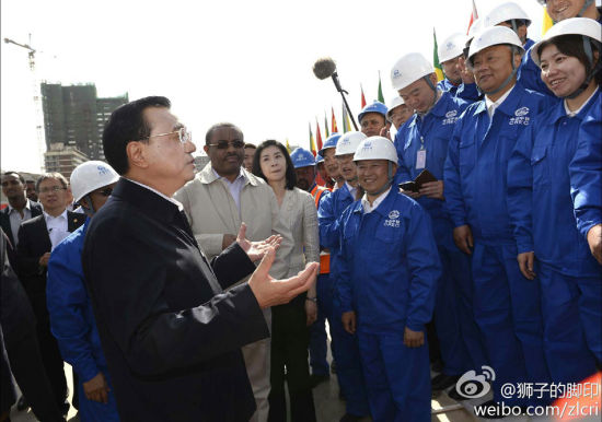 李克强每见到中国工人，都关切地询问大家是否有高原反应