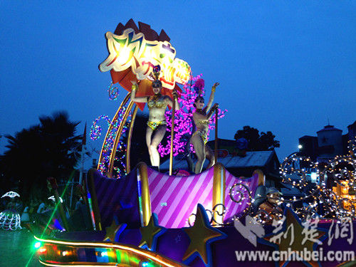 全民狂欢嗨翻夜场 武汉欢乐谷啤酒狂欢节盛大