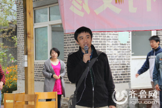 山东乡村广播主持人杨镇主持现场活动