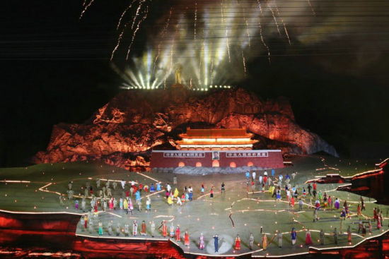 全球最大实景演出《中国出了个毛泽东》。 全球最大实景演出《中国出了个毛泽东》。