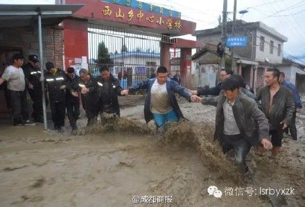 玩】 现场图  【凉山越西: 突降特大暴雨 已致1死1失踪】6月23日晚8时