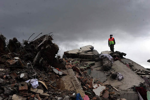 玉树地震72小时逃生录:幸存者称到处是伤者