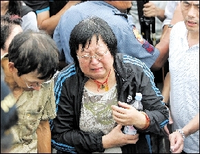幸存者回顾被劫持经历:丈夫阻止凶手杀人身亡