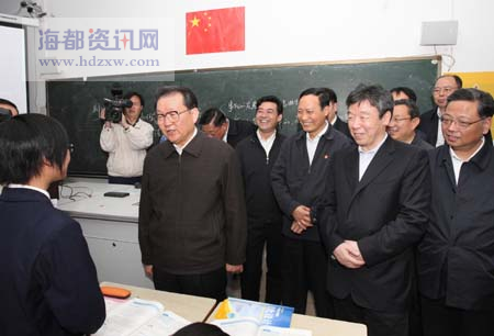 积极应对当前国际金融风险 福建见识早 措施好