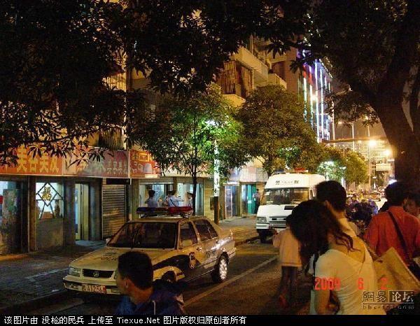 实拍警察勇猛围剿色情发廊