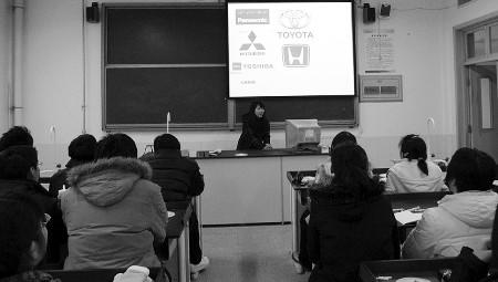 高中选修第二外语引热议 老师认为单会英语已