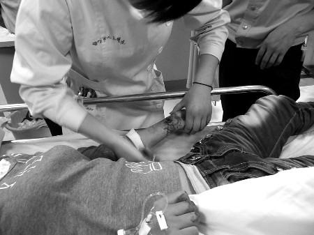 在潍坊迷路后又被摩托车撞伤,18岁农家女不知