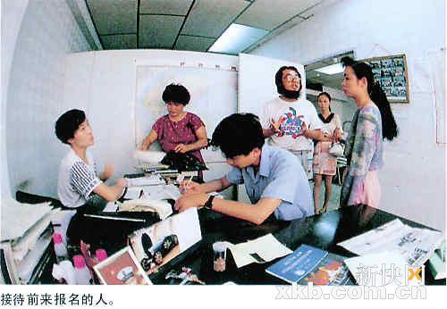 ����ɫ��ɽľ�����������ɰܽԡ����롱