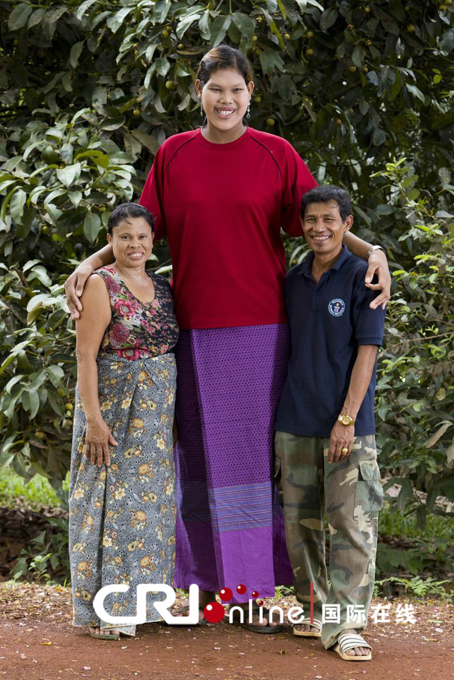 世界最高女孩 泰国制造 12岁就达到1.88米(组图
