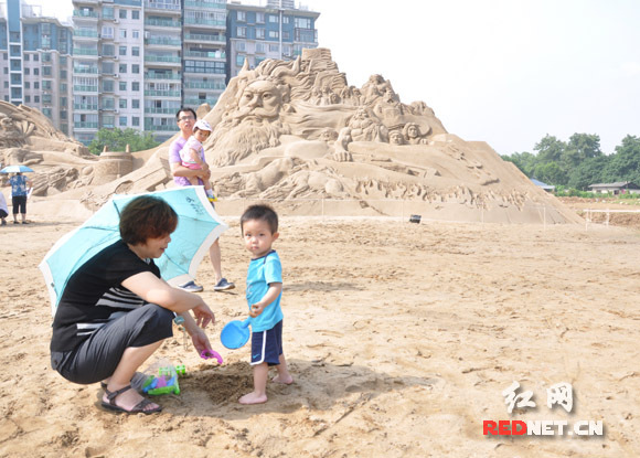 中国神话PK外国童话 长沙梦幻沙雕乐园开园迎