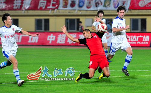 高在成凌空抽射得分 南昌1-0深圳赢得保级大战