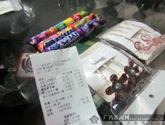 11<em>岁女孩</em>超市 拿 东西 <em>裸体</em>被绑电线杆挂 小偷