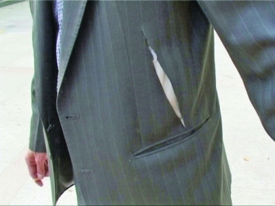 中年男将毛贼追进死胡同