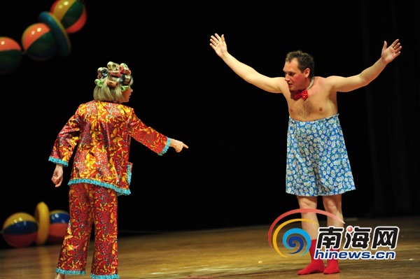 �����׽����ӽں��ڿ�Ļ������Ĭ��ʦ���ֺ���