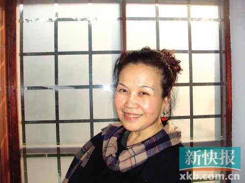 随笔神经蛋糕艾云:一个用作家的纤细女人紧紧思想情趣v随笔图片