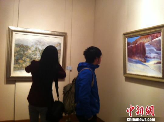 �������ͻ������Ϻ�����չ���Ͻ���Ԫ����ɫ