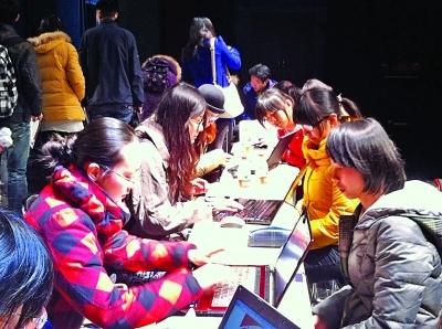 南大600名亚青会志愿者昨集中培训_新浪新闻