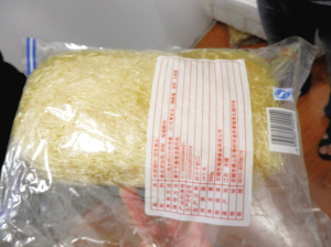 南京干货市场里公开卖假鱼翅 店家:假鱼翅畅销