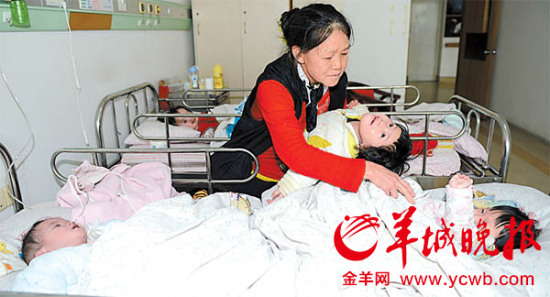 普宁拾荒妈一人收养12小孩 称不愿孩子去福利