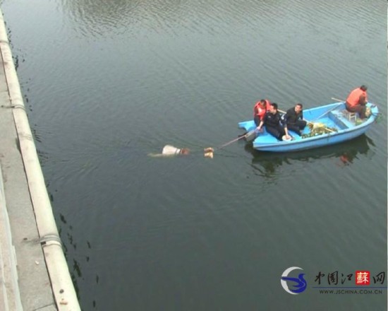徐州故黄河惊现二具尸体 疑为情侣殉情自杀