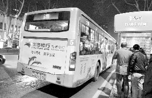 南京公交线路调整实施第一天 新老5路完成交接 