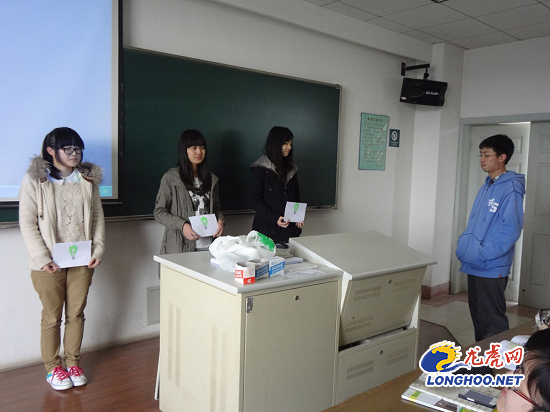 潮爆了!南医大英语课堂上演非诚勿扰、电视