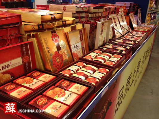 南京月饼悄然上架 礼盒不如散装的好卖(组图)