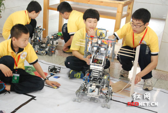 第七届湖南省青少年机器人竞赛在长沙举行(图