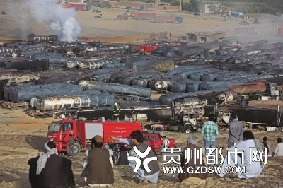 阿富汗一停车场遭袭 约200辆油罐车起火