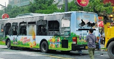杭州公交着火 32人伤