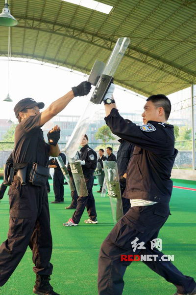 安仁县公安局开展民警武器警械专项训练活动