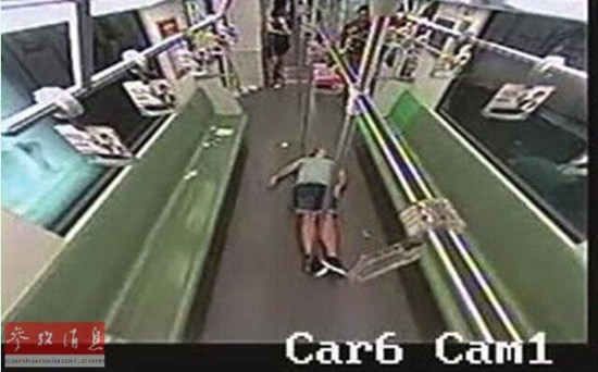 外籍乘客地铁晕倒无人帮不实故事还有另一面