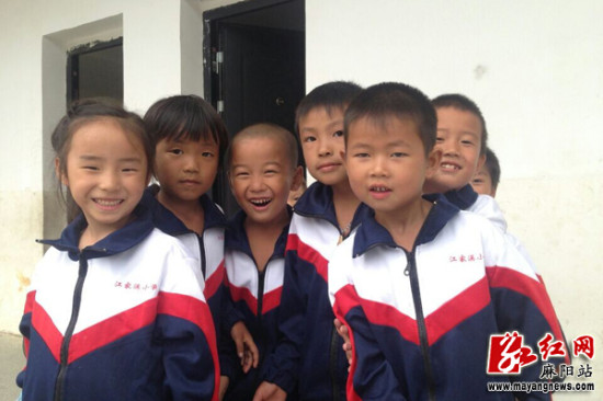 湖南省女企业家协会到麻阳郭公坪乡江家溪小学