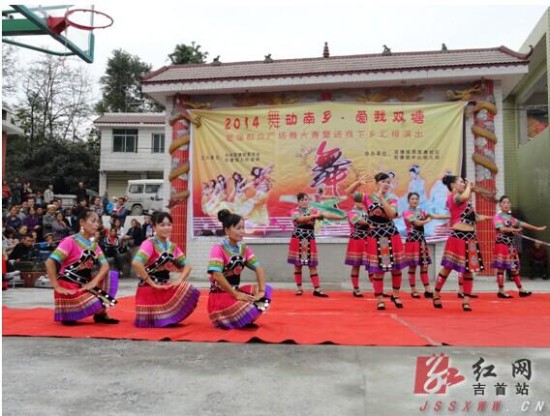 吉首双塘农民广场舞大赛幸福起舞闹热乡村