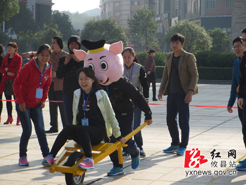 攸县首届大众体育运动会举行趣味体育比赛