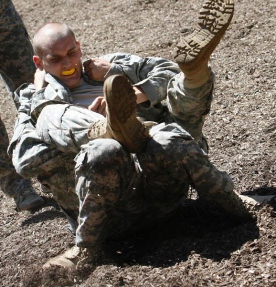 美军首批潜艇女军官洗澡被偷拍:视频被广泛传