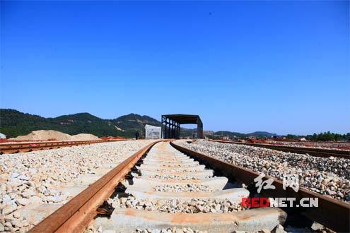 (长昆铁路娄底南站维修工区检修库)