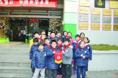 汉江路小学 组织慈善捐助