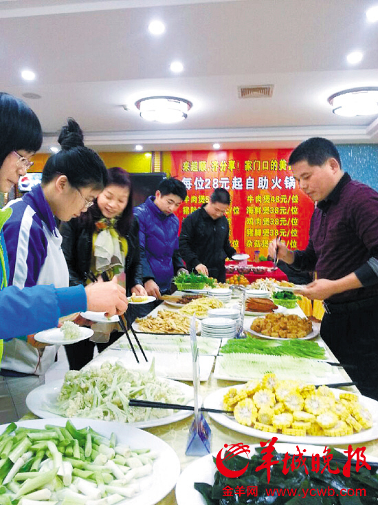 超顺火锅三五十元超值享受,低价消费顺应潮流文/图 黄蔚山 彭汉平时下