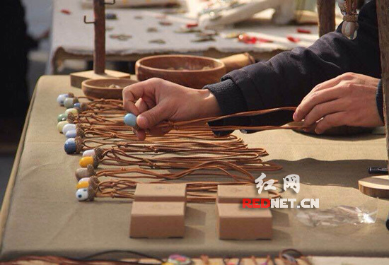 采访团乐天陶社创意集市淘宝 采访购物两不误