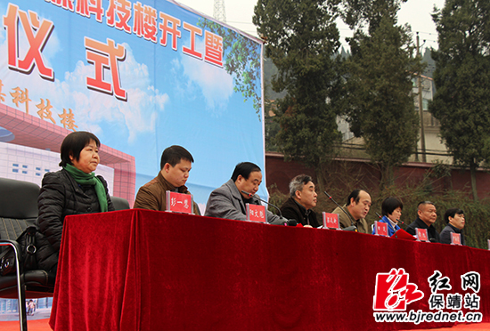 县政协正县级干部彭一慧,县扶贫开发办主任贾光荣