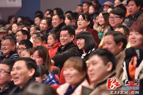 张家界市春节联欢晚会精彩纷呈奏响春节乐曲_