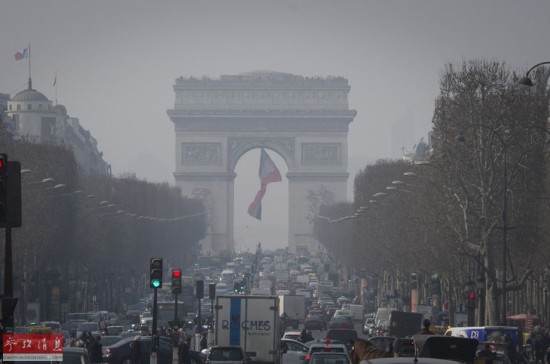 外媒称巴黎限行引发意想不到争议:零是双数?_