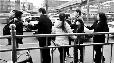 ͯ��֮�絤����ͯ�鴥�ֿɼ�����Ϊ���ֶ����顱