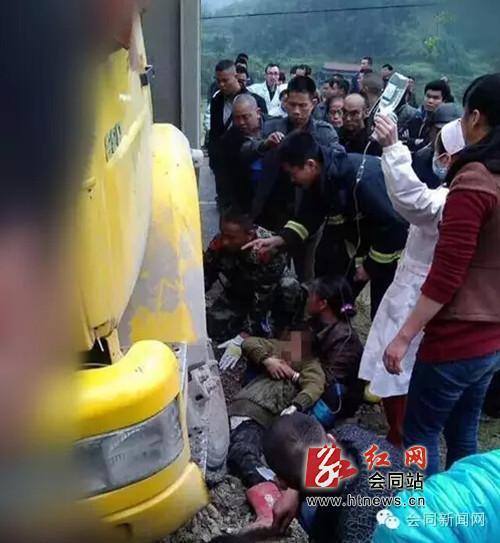 会同县广坪镇苏溪口路段发生一起车祸,造成一儿童当场死亡,一儿童经送