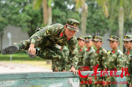 中国武警部队作训服统一换领章